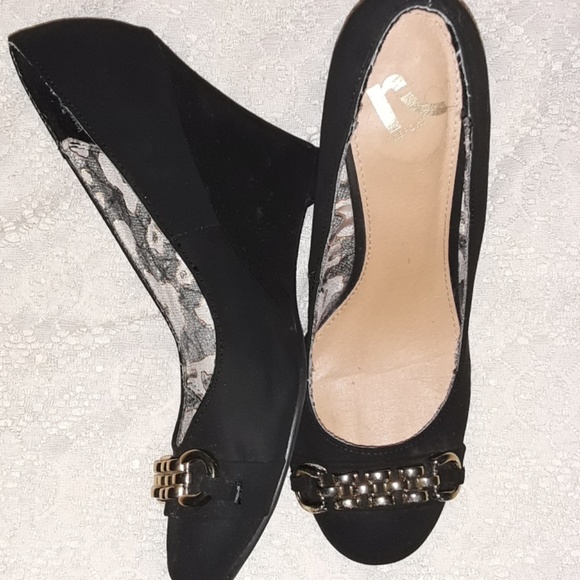 Report Wmn Shoes - ???? Report Wmn "Halibut" Suede Wedge Heels 8.5